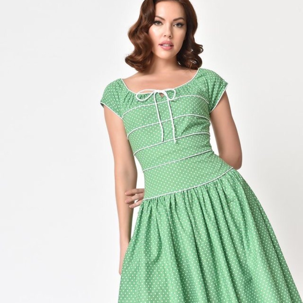 Unique Vintage green dot dress 2x